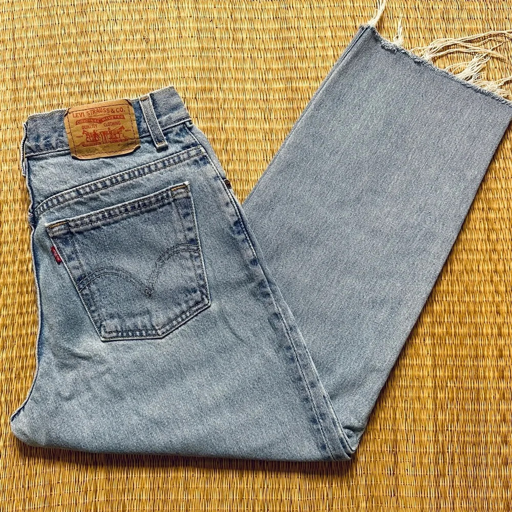 Vintage Retro Levi’s 550 Classic Relaxed Fit Highrise Taper Crop Light Wash Jean - Picture 2 of 12
